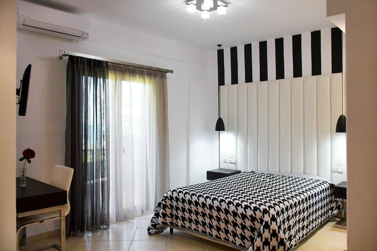 Stamos Apartments And Studios 보우르보우로우 외부 사진