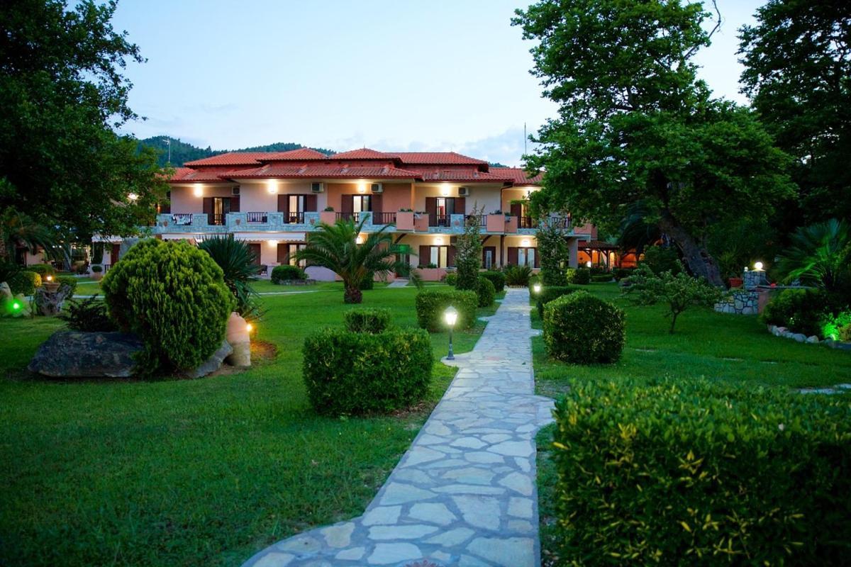 Stamos Apartments And Studios 보우르보우로우 외부 사진