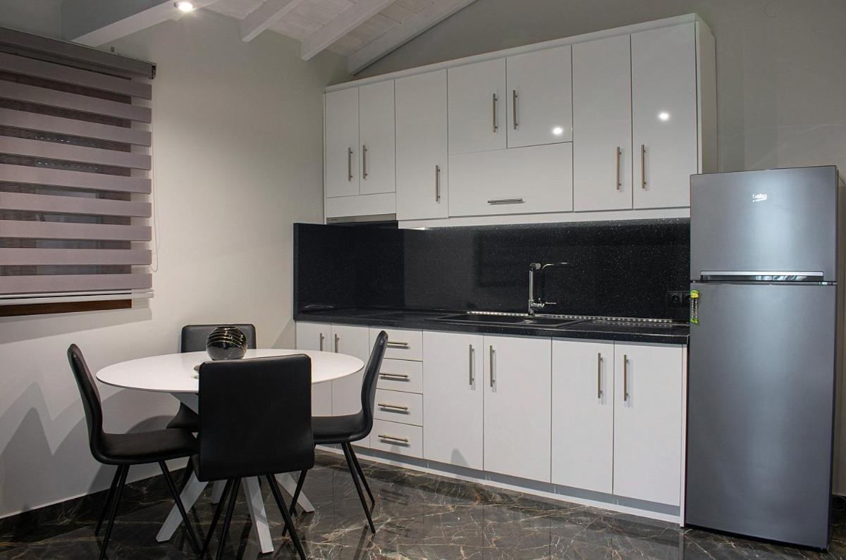 Stamos Apartments And Studios 보우르보우로우 객실 사진